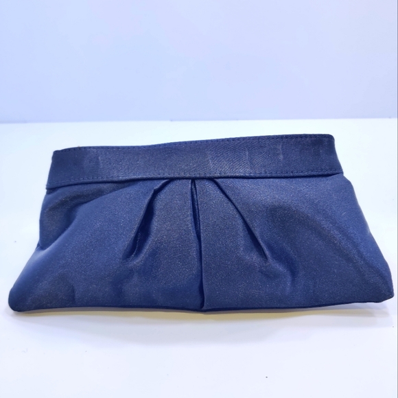 Valmont satin makeup bag - Picture 1 of 2